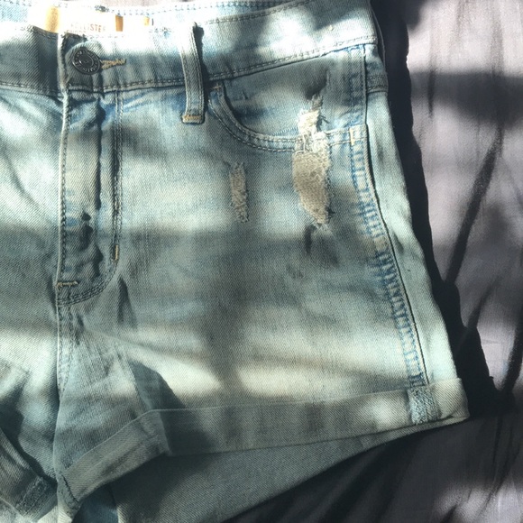 Hollister Short Shorts - Picture 3 of 4